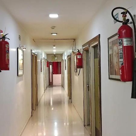 Hotel Royal Apple Ahmedabad Exteriör bild