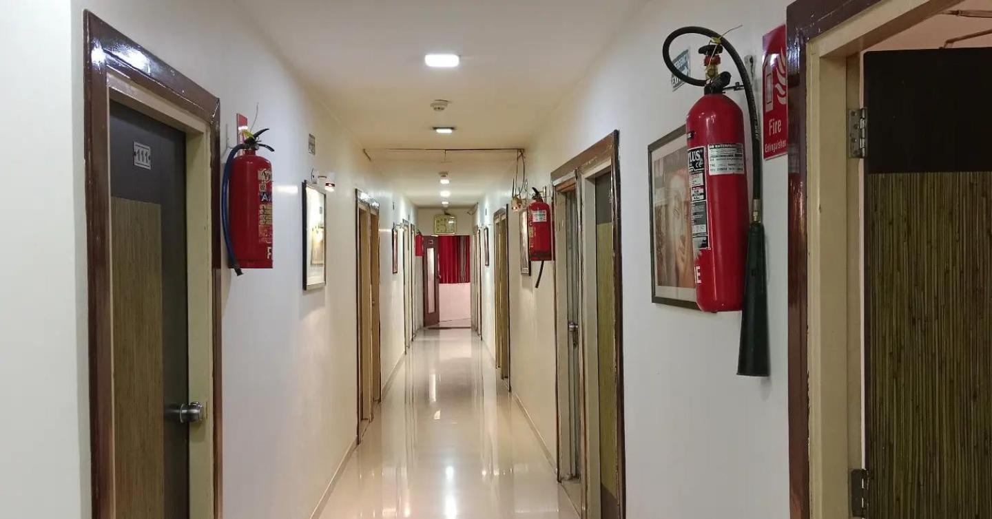 Hotel Royal Apple Ahmedabad Exteriör bild