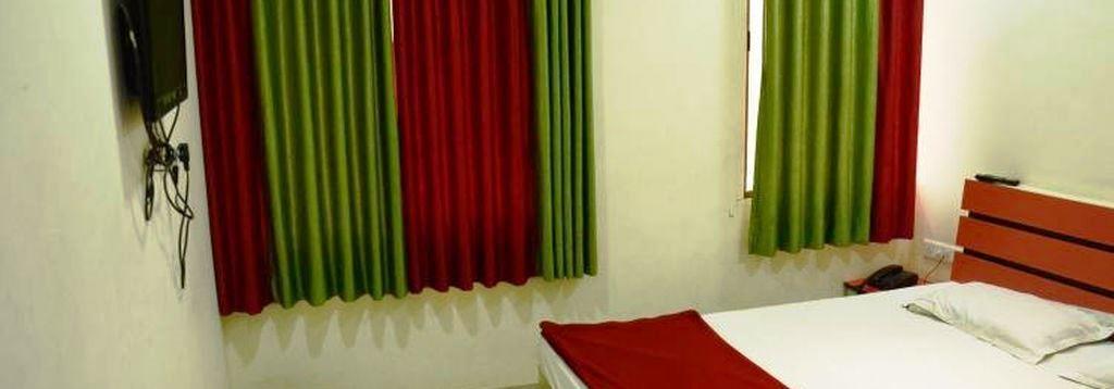 Hotel Royal Apple Ahmedabad Exteriör bild