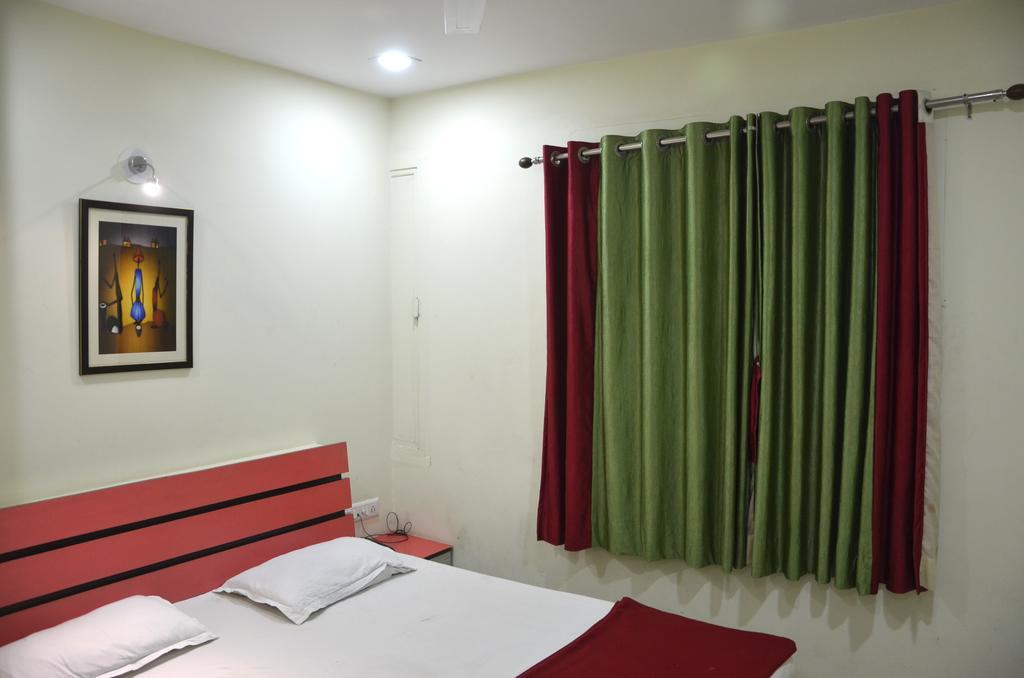 Hotel Royal Apple Ahmedabad Rum bild